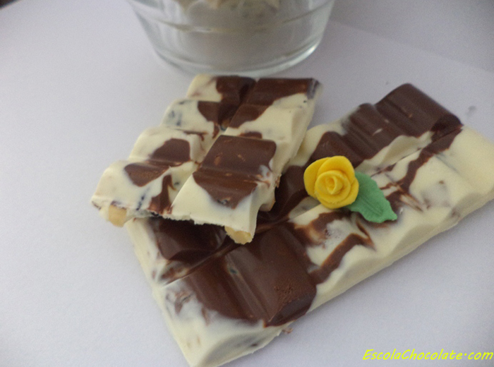 Barrinha de Chocolate Salada de Fruta e Grãos