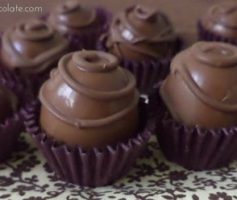 Como fazer bombom de chocolate