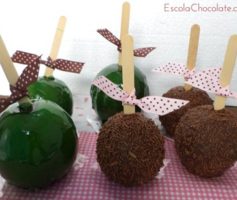 Como fazer maçã do amor com chocolate e caramelo