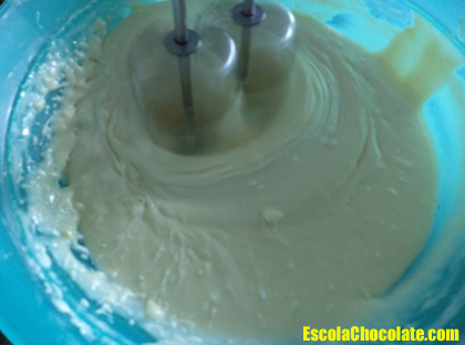 batendo os ingredientes na batedeira
