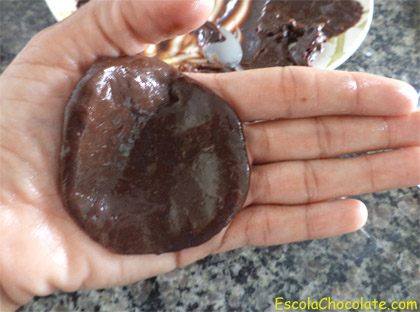 bolinha brigadeiro achatada