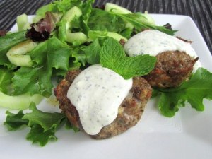 bolinhos de carne moída com verduras