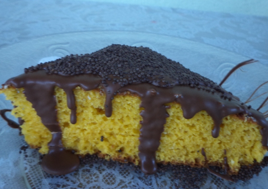 Bolo de Cenoura de Liquidificador com Cobertura de Chocolate