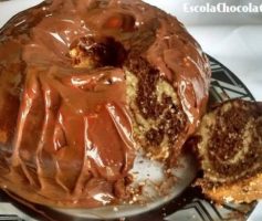Bolo de Laranja com Calda de Chocolate