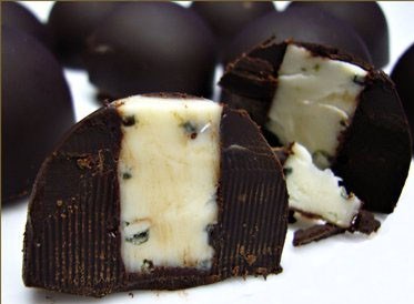 Bombom de creme coberto com chocolate ao leite