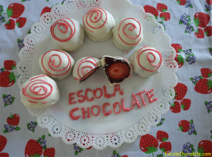 Bombom de brigadeiro com morango