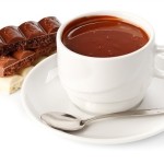 Chocolate quente cremoso com leite condensado