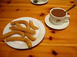 Churros recheados com brigadeiro