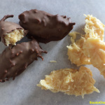 Cocada coberta com chocolate