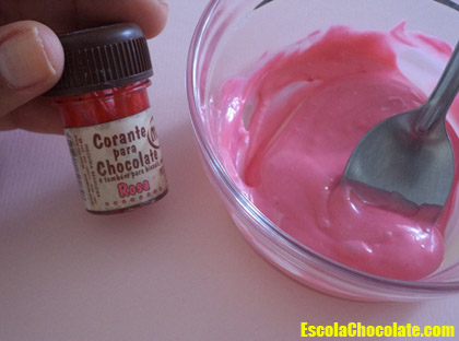 colorindo chocolate branco
