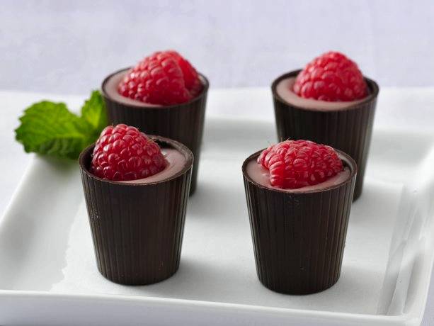 Copinhos de chocolate com doce de leite