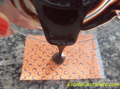derramando chocolate no transfer