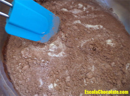 ingredientes do chocolate quente na panela