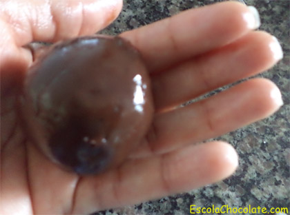 morango envolvido no brigadeiro