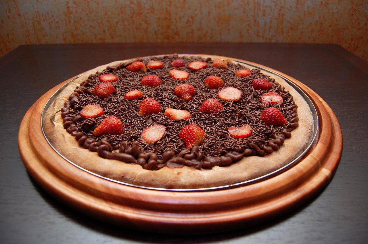 Pizza doce de chocolate (simples)