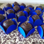Trufa de amendoim banhada no chocolate amargo