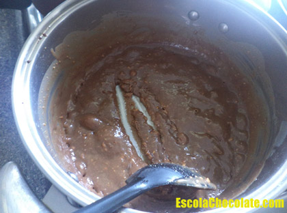 todos os ingredientes do brigadeiro na panela