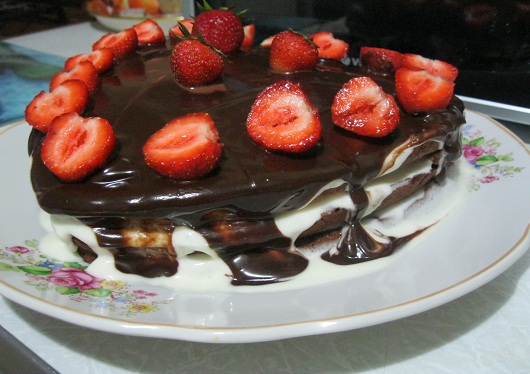 Torta de morango com chocolate ao leite